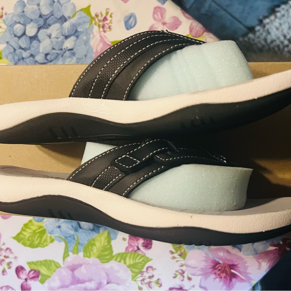 Clarks Black and White Slide Sandals Sunmaze Daisy size 7M - Picture 2 of 6